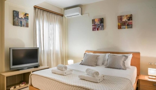 Night Flower - Two Bedroom Apartment, Sleeps 4