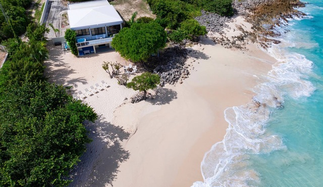 ON THE BEACH Luxury BeachHouse, sleeps 8, pool, hot-tub, fire-pit, …