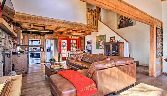 Panoramic-view Gatlinburg Cabin w/Private Hot Tub