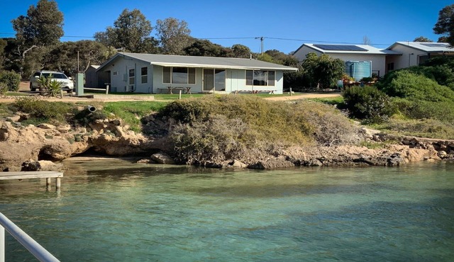 Pearly Shells is an original Coffin Bay shack in the perfect location.