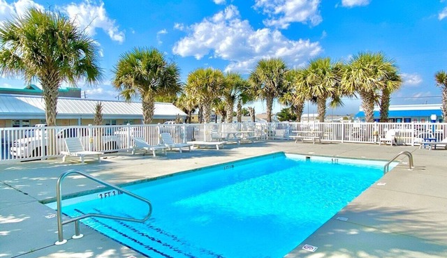 Pet-friendly, 3 Blocks to Beach, Pool, #121