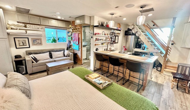 Pet-friendly accommodations near water and restaurants.