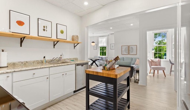 Physician's Loft - in the Heart of Town