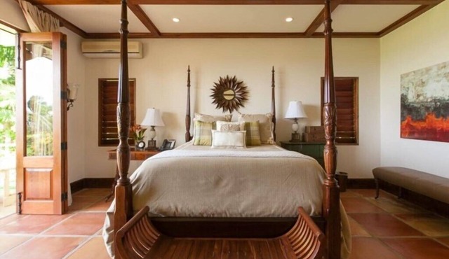 Pineapple House - A Tryall Club Retreat