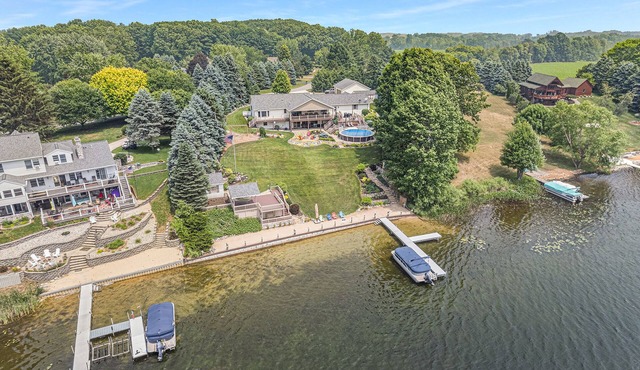 Private lakefront home. Sandy beach canoe, 2 kayaks. Pool, Spa & Pontoon rental.