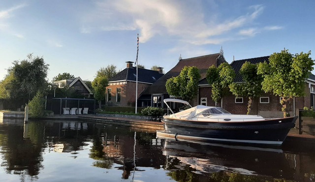 PUUR Eastermar Authentic and luxurious coach house in a monumental farm in Eastermar