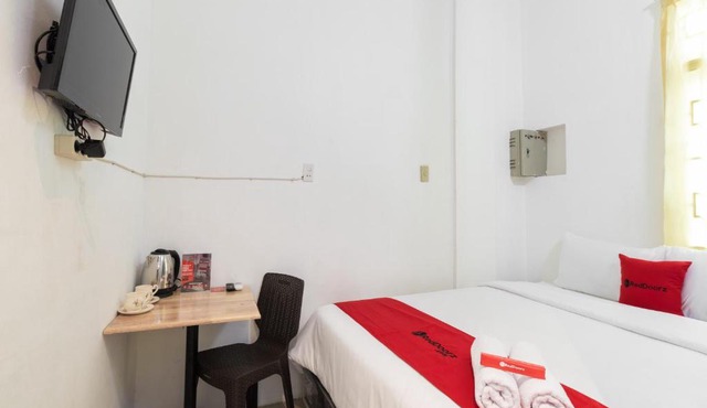 RedDoorz near Sun Plaza Medan 2