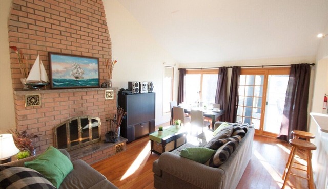 Riverfront cottage - River Road