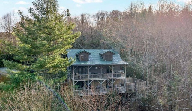 Scooby Shack - 10 mins to Main St Blowing Rock, hot tub, pool table