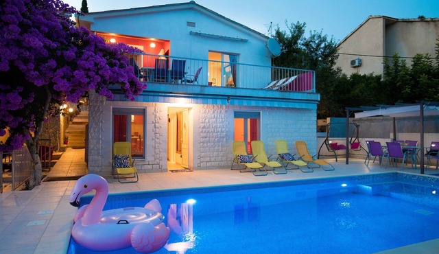 Seaside house with a swimming pool Seget Vranjica, Trogir (K-9430)