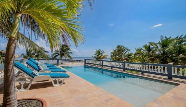 Seaside Palace in Paradise 4 Bedroom/3 Bath Luxury Home.