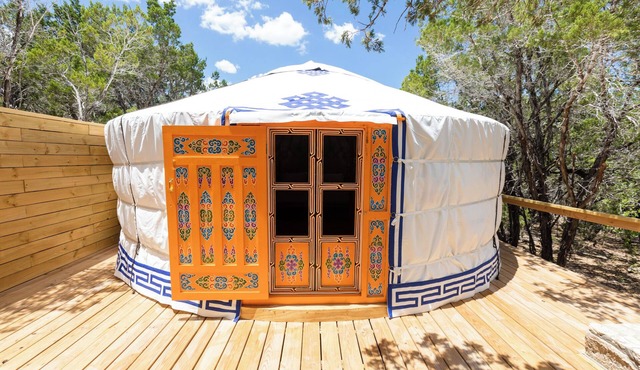 Secluded, Romantic Yurt w/Hot Tub at The Yurtopian - "Dottie"