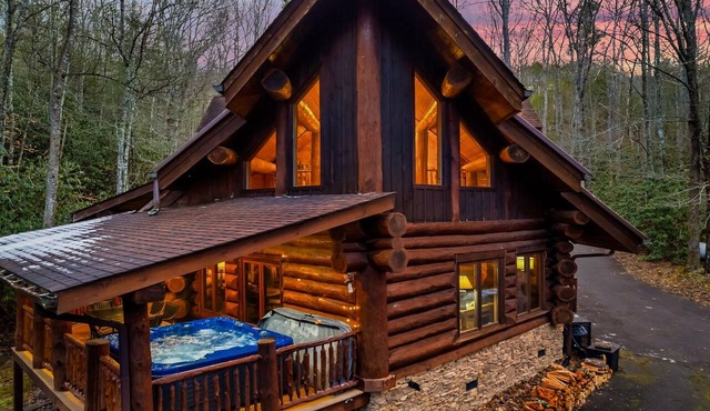 Secluded Streamside Retreat | Hot Tub, Fire Pit. 4 King Suites Sleeps 12
