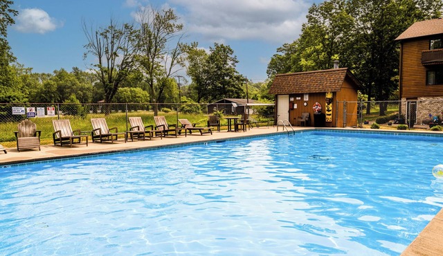 Spacious 4BR Retreat Private Beach Heated Outdoor Pool is OPEN Golf Cart