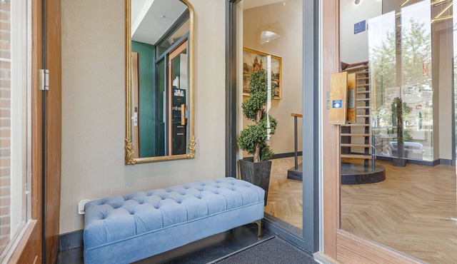 Spacious boutique studio-apt near city center!