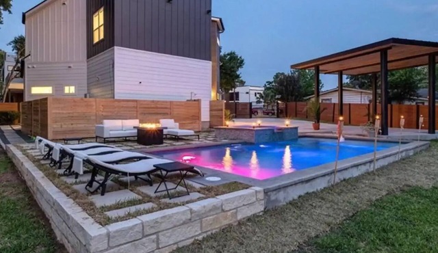 Splash Manor! Heated Pool, Gym, and Shuffleboard Table