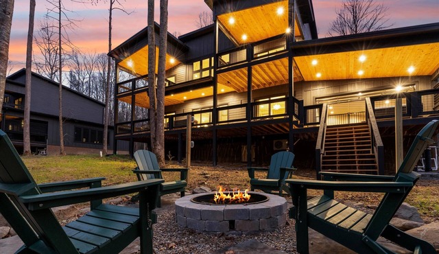 Splash Mountain Lodge, Huge Cabin, Indoor Pool, Games, Hot Tub, Theater Room!