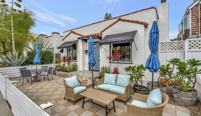 Steps to 2nd Street Dining and Shopping, Entire House In Belmont Shore
