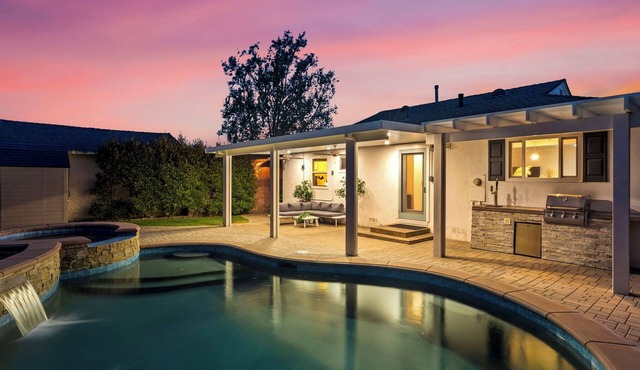 Sterling House: Lux Getaway w/heated pool & spa