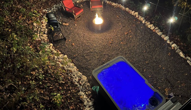 STOP SCROLLING!-HOT TUB-HIGH SPEED WIFI-SUPER CLEAN-NATURAL BRIDGE-NADA TUNNEL