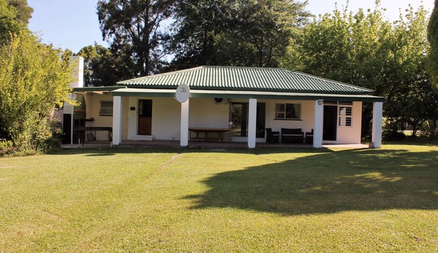 Stormsriver Orchard House with mountain view and vast garden