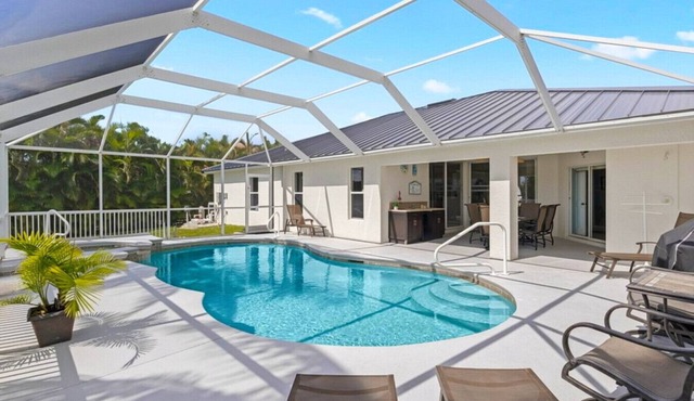 Stunning 3 bedroom waterfront Villa in SW Cape Coral