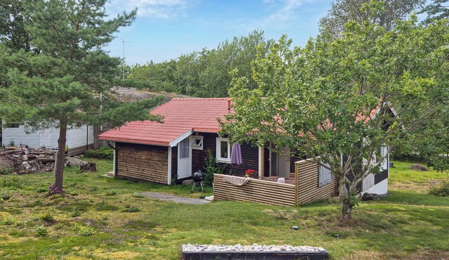 Stunning home in Hjälteby with kitchen