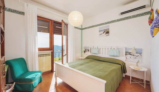 Stunning private villa for 6 guests with WIFI, A/C, TV and patio