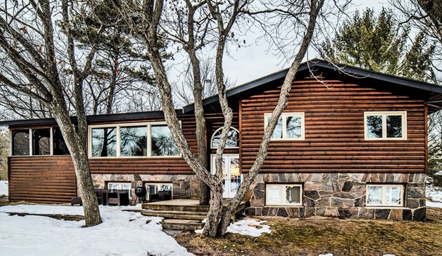 Stunning spacious cottage in Georgian Bay