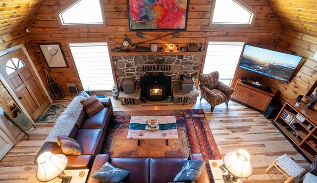 The Flying Squirrel Lodge-Luxury Lodge Near Raystown Lake and Penn State