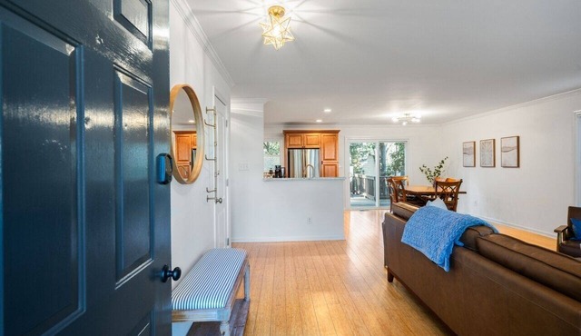 Tranquil Cary Hideaway- Mins to Downtown/Wake Med/NC State .Newly Furnished!