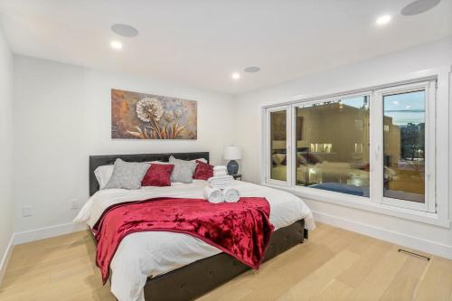 Trendy Bridgeland, Fireplace, King Beds, AC