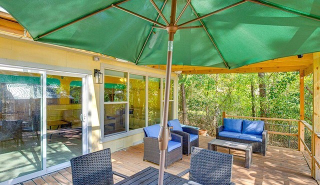Twin Pines Lakehouse: Scenic waterfront family retreat! Nature, Fishing, Kayaks!