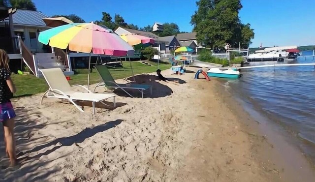 Very Clean Lakefront Home with Sandy Beach and Clear water.