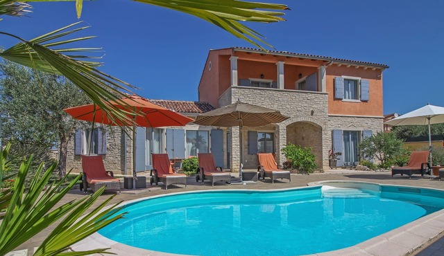 Very comfortable villa with pool and top equipment and QUIET LOCATION