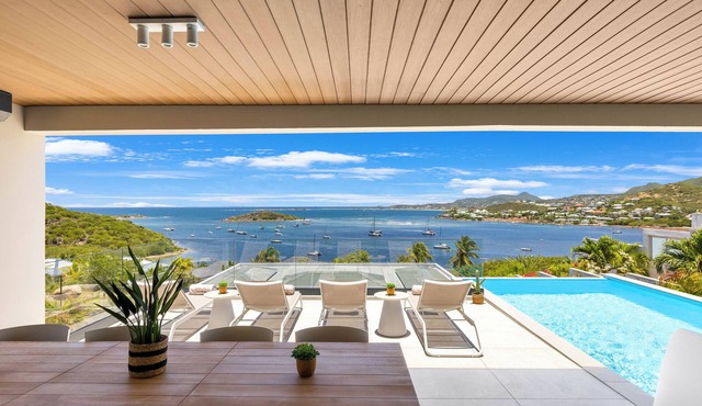 Villa Aurélio, overlooking the turquoise waters of St Martin, facing St Barthélémy.