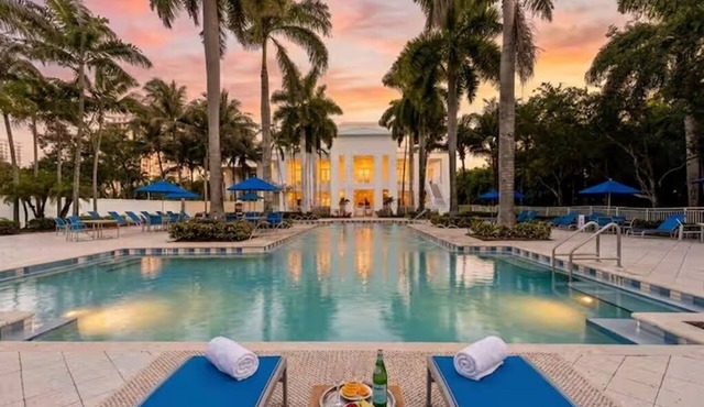 Villa Verde Resort Pool Spa Gym MIA Airport