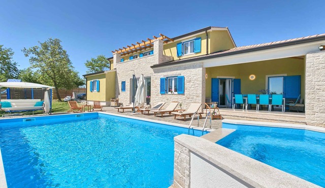 Villa with swimming pool, sauna and children's playground