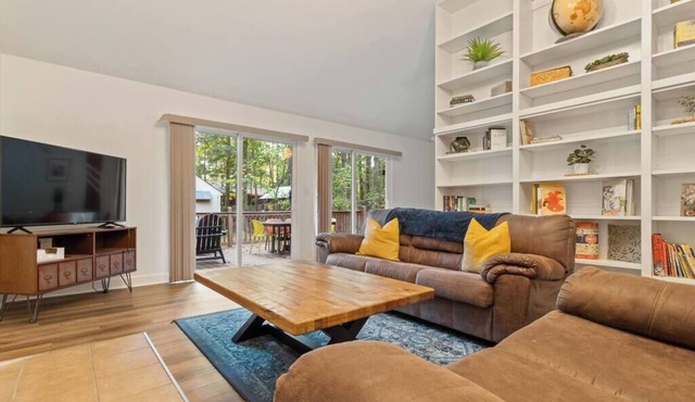 Walkable|Fenced In|Pet Friendly