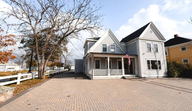 Waterfront 5-Bed 2-Bath Retreat