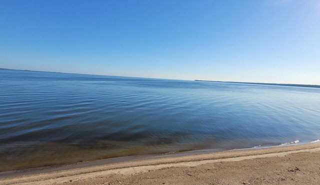 Waterfront Cottage with sand beach near Lambeau & Door County!