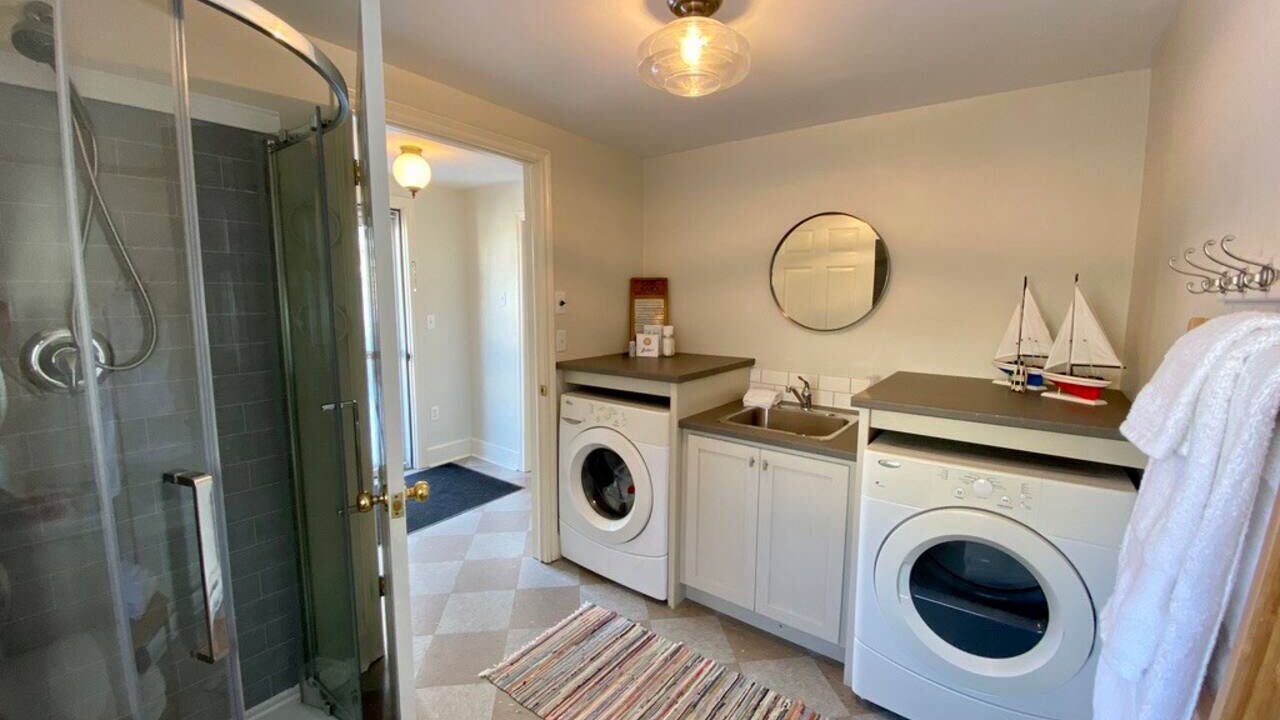 Photo of Bathroom in Queens Square