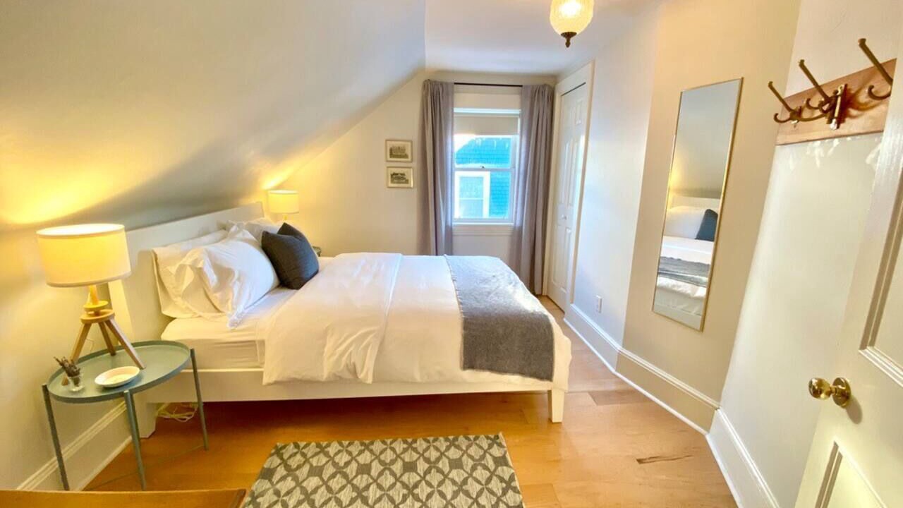 Photo of Bedroom in Queens Square