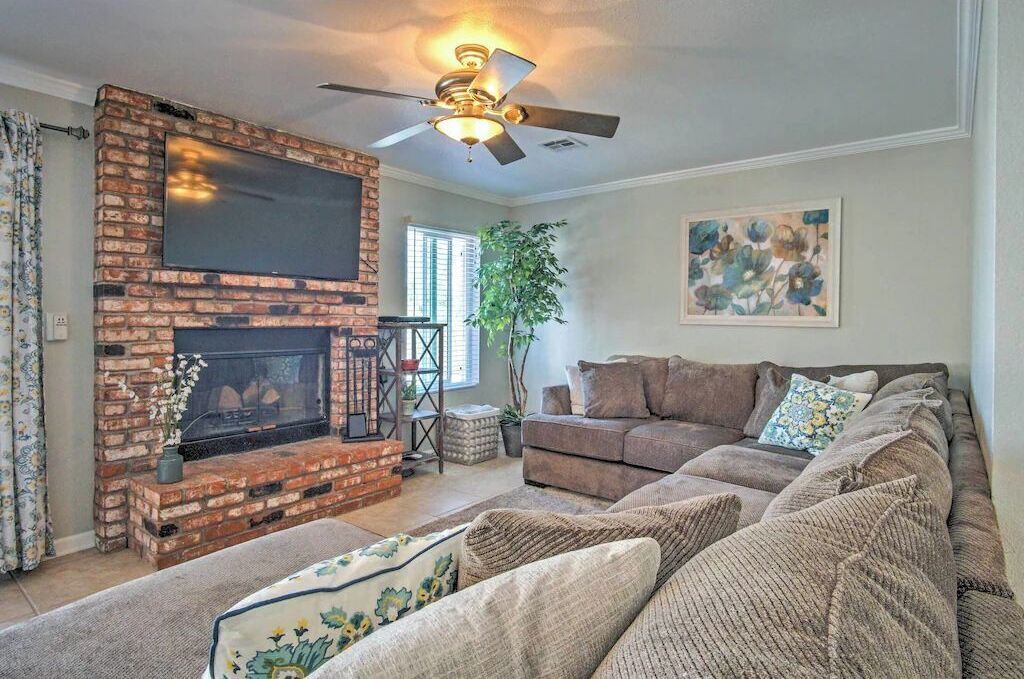 Photo of Livingroom in Enterprise