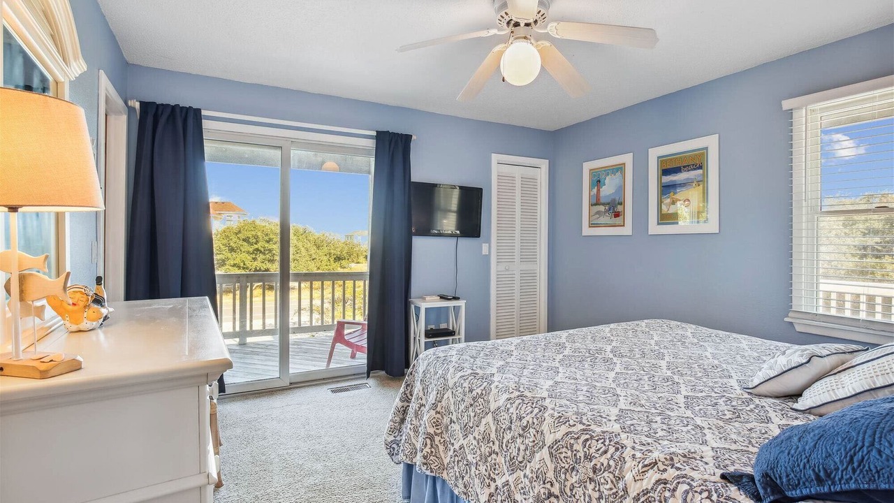 Photo of Bedroom in Whalehead Beach