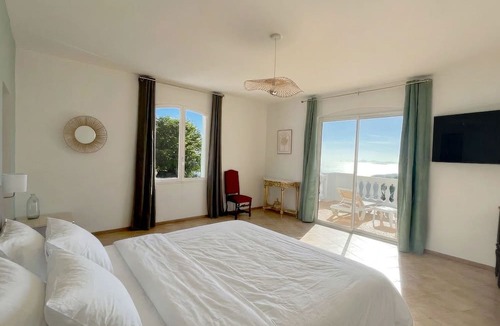 Bellevue House | The Pearl of Paradise