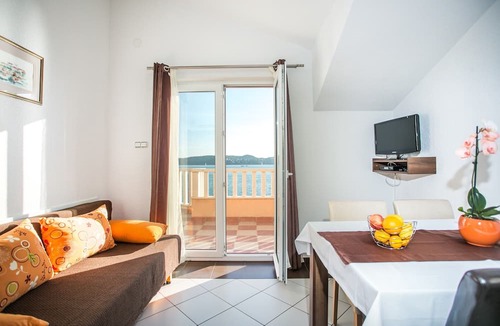 Seget Donji Apartment | Kaja - right next to the beach