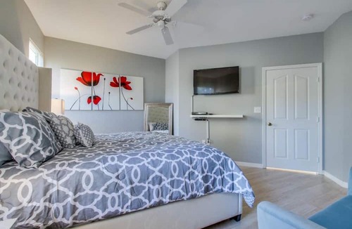 West Kissimmee Condo | Fantastic Award Winning Newly Renovated Condo 4 miles to Disney 2+2