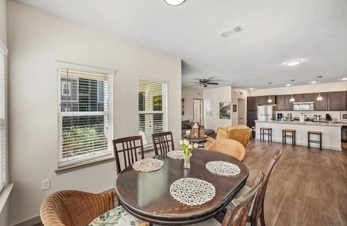 Winter Haven Apartment | 2-bedroom, 2-bath unit offers a family-friendly retreat just mins from LEGOLAND.