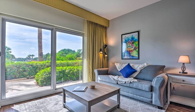 Coastal Condo: Patio & Free Resort Amenities!